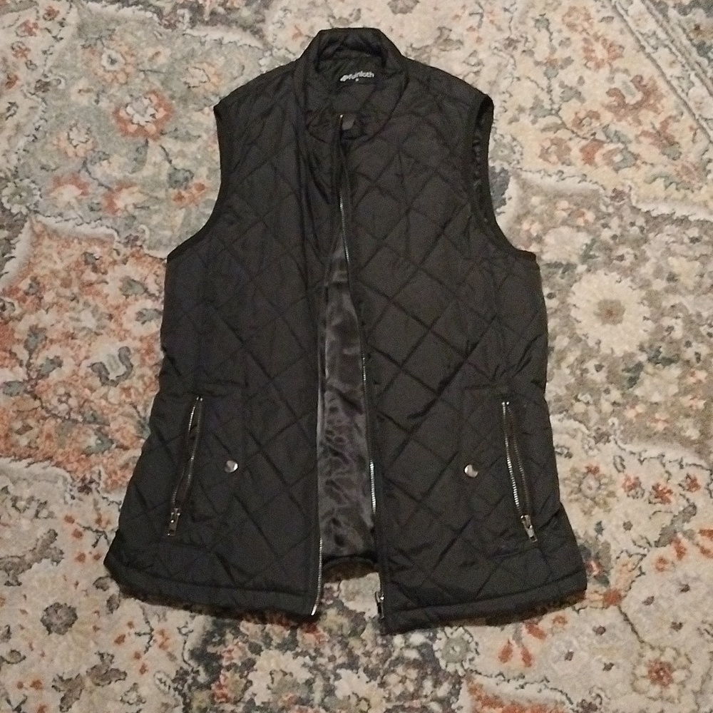 Women's black zip up vest size small